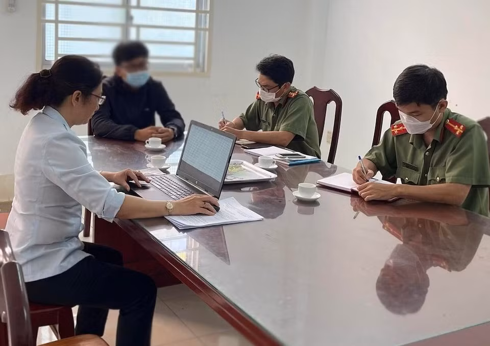 Cần chấm dứt “loạn chiến thần review” -0