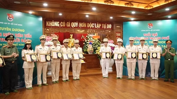 Công an TP Hồ Chí Minh tuyên dương 42 gương “Thanh niên tiên tiến làm theo lời Bác”