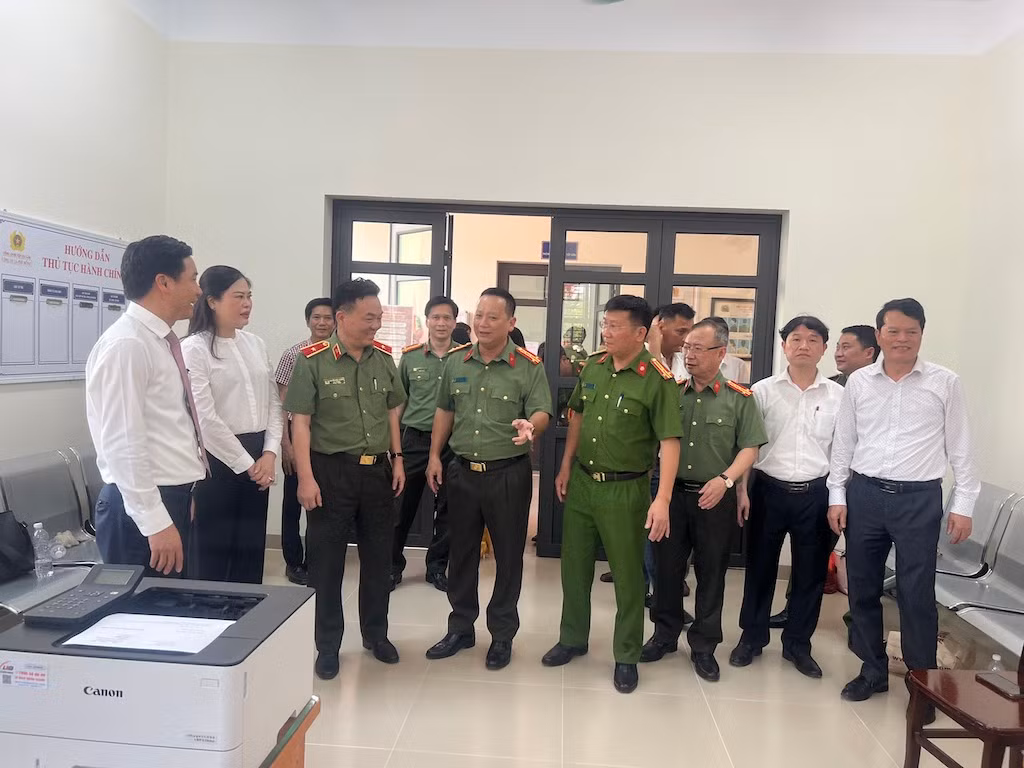 Khánh thành 2 trụ sở Công an kiểu mẫu ở huyện Gia Lâm -0