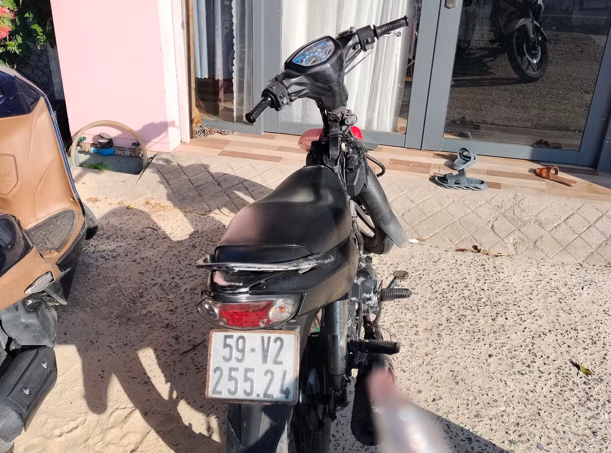 Gần 4 giờ ráo riết truy bắt kẻ sắm vài khách hàng để cướp vàng củ chủ shop quần áo -1
