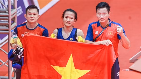 Nữ võ sĩ Việt Nam bật khóc khi giành huy chương vàng SEA Games