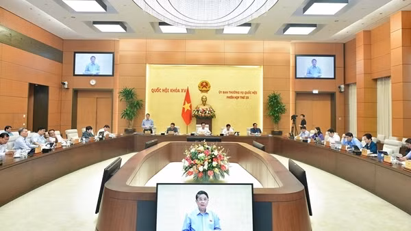 Đồng ý giảm 2% thuế VAT, trừ lĩnh vực ngân hàng, chứng khoán, bảo hiểm, bất động sản...