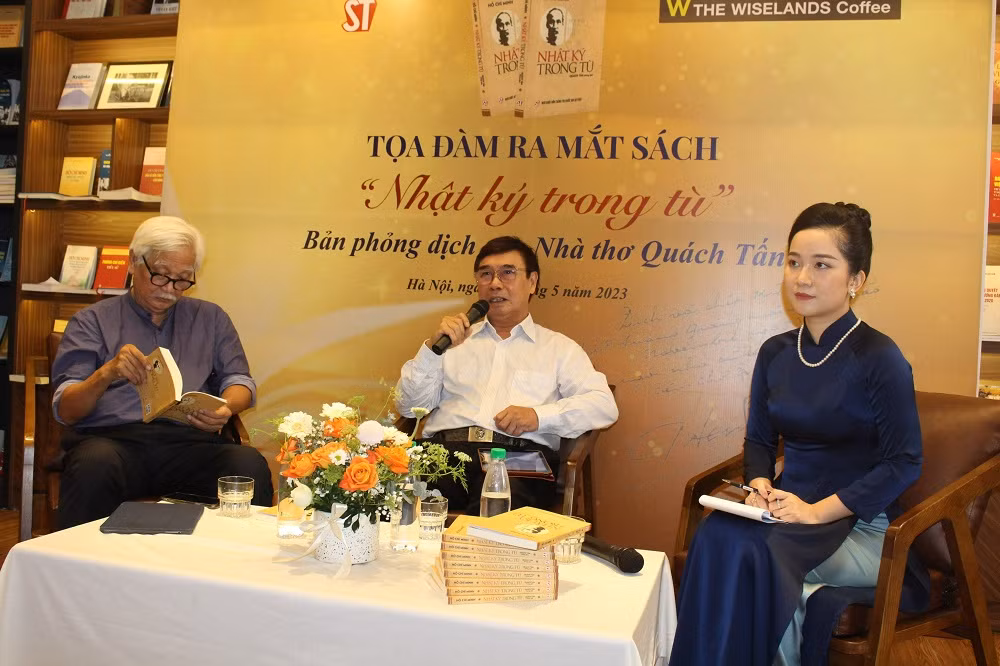 Chưa có bản dịch “Nhật ký trong tù” nào có nhiều bài thơ lục bát như của Quách Tấn -0