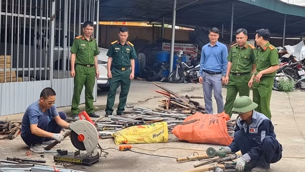 Công an huyện Lục Nam tiêu hủy hàng loạt vũ khí, pháo nổ