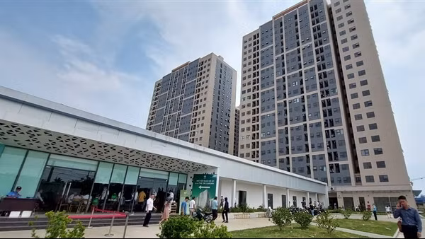Nhiều người giàu vẫn “xí phần” mua nhà ở dành cho người thu nhập thấp