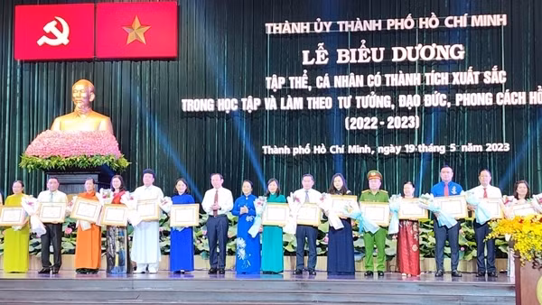 Học tập Bác bằng những việc làm thiết thực