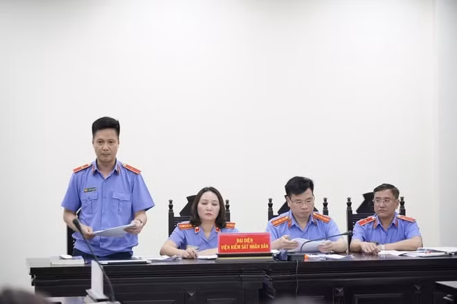 Vụ thao túng chứng khoán hưởng lợi hơn 154 tỷ đồng: Chủ tịch Louis Holdings bị đề nghị từ 6 đến 7 năm tù -0