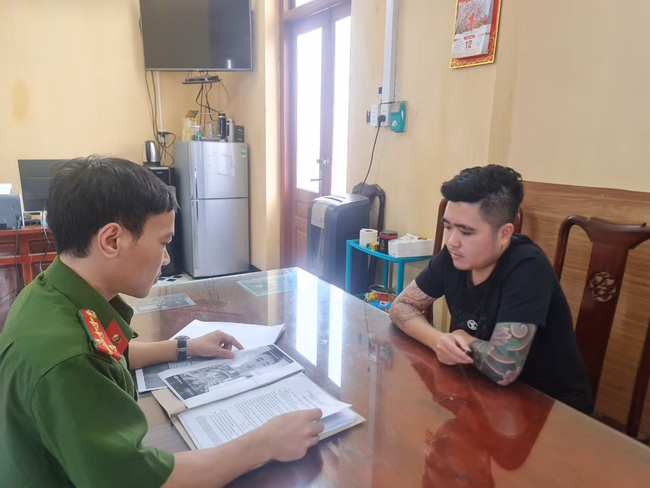 Xử phạt thanh niên ghép ảnh Công an đăng Tiktok câu like -0