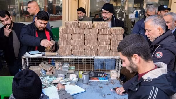 Iraq chật vật đối phó với nạn buôn lậu USD