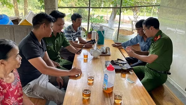 Người dân, doanh nghiệp phấn khởi khi ứng dụng dịch vụ công trực tuyến