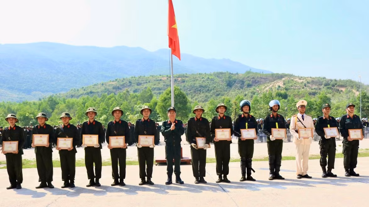Trung đoàn CSCĐ Nam Trung bộ bế giảng khóa huấn luyện công dân thực hiện nghĩa vụ CAND năm 2023 -0