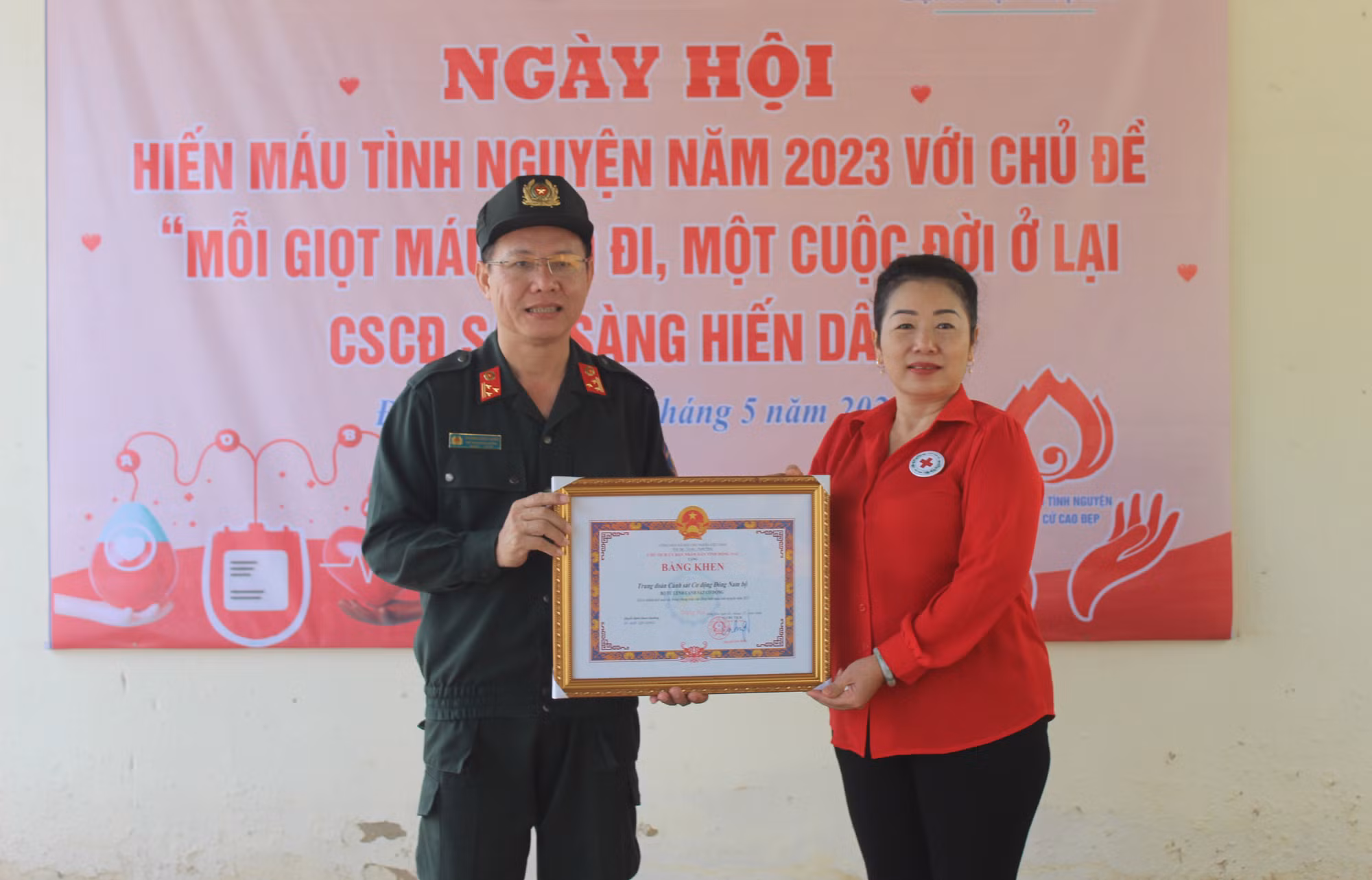 Hơn 200 CBCS Trung đoàn CSCĐ Đông Nam bộ hiến máu tình nguyện -0