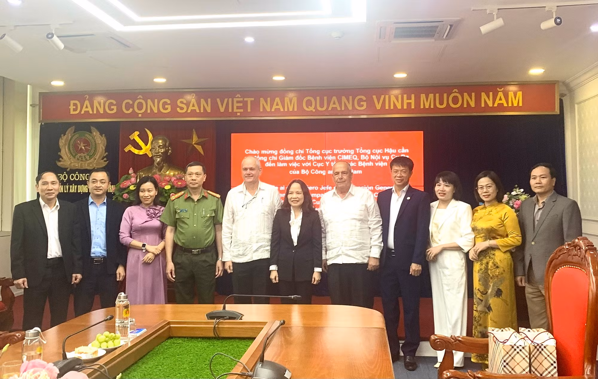 Đẩy mạnh quan hệ hợp tác giữa Bộ Công an Việt Nam và Bộ Nội vụ Cuba trong lĩnh vực y tế -0