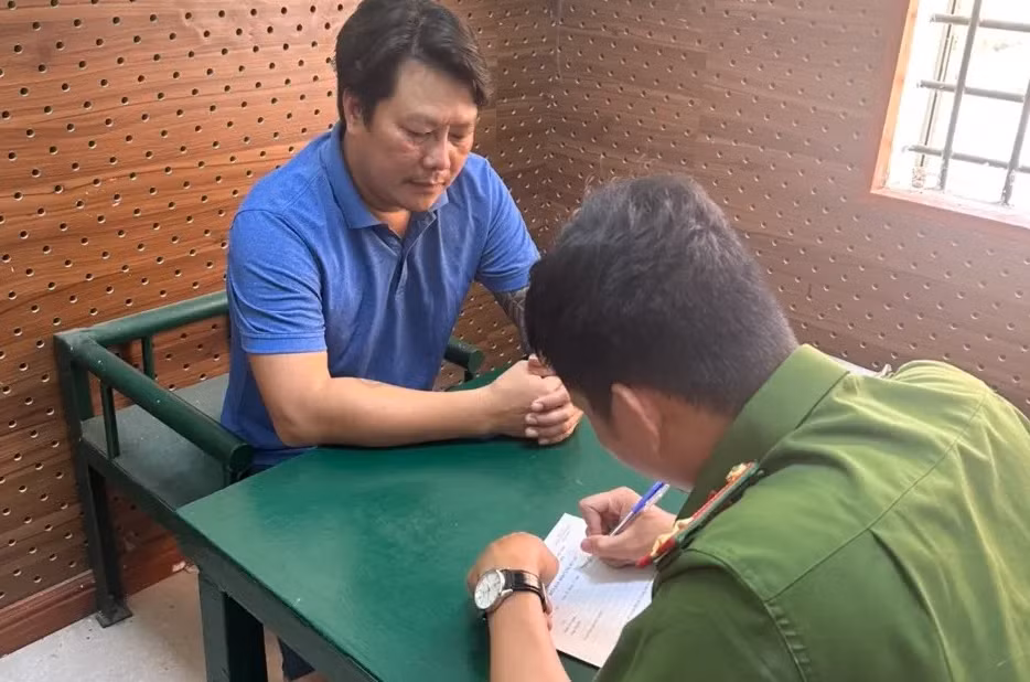 Hé lộ nguyên nhân đối tượng dùng súng bắn gây náo loạn trong khu dân cư -0