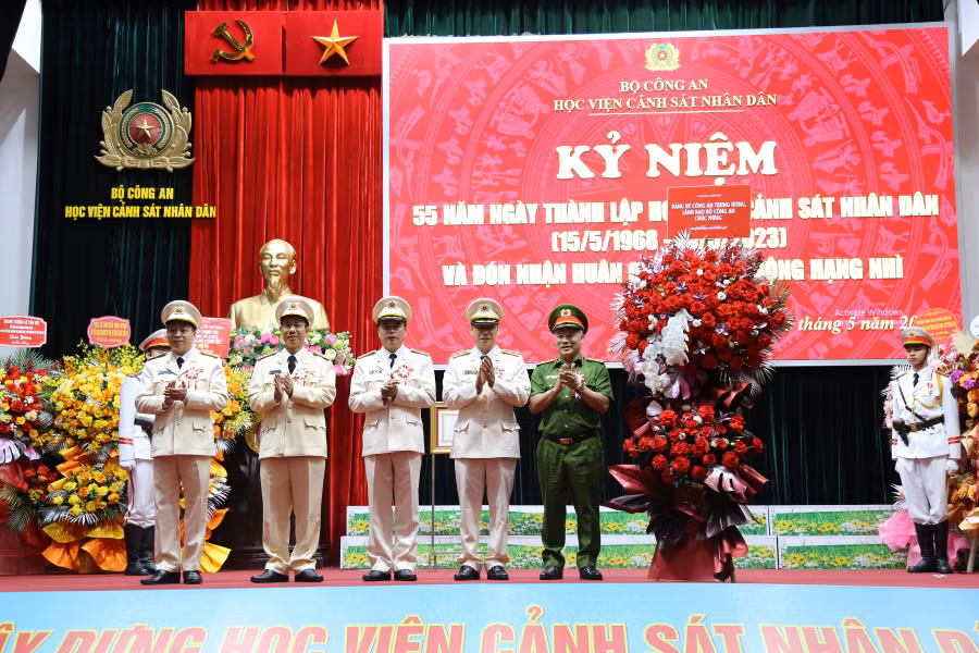 Học viện CSND đón nhận Huân chương Lao động hạng Nhì -0