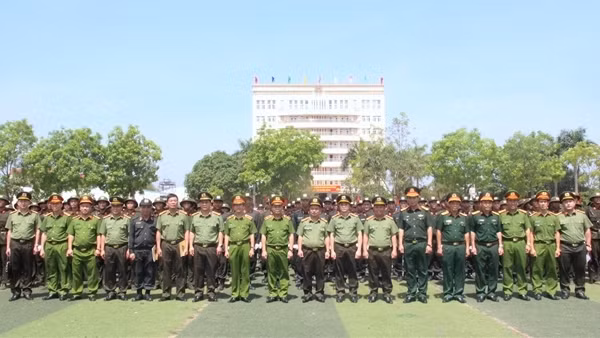 Hơn 1300 tân binh luyện công, diễn võ trong ngày kết thúc khoá huấn luyện