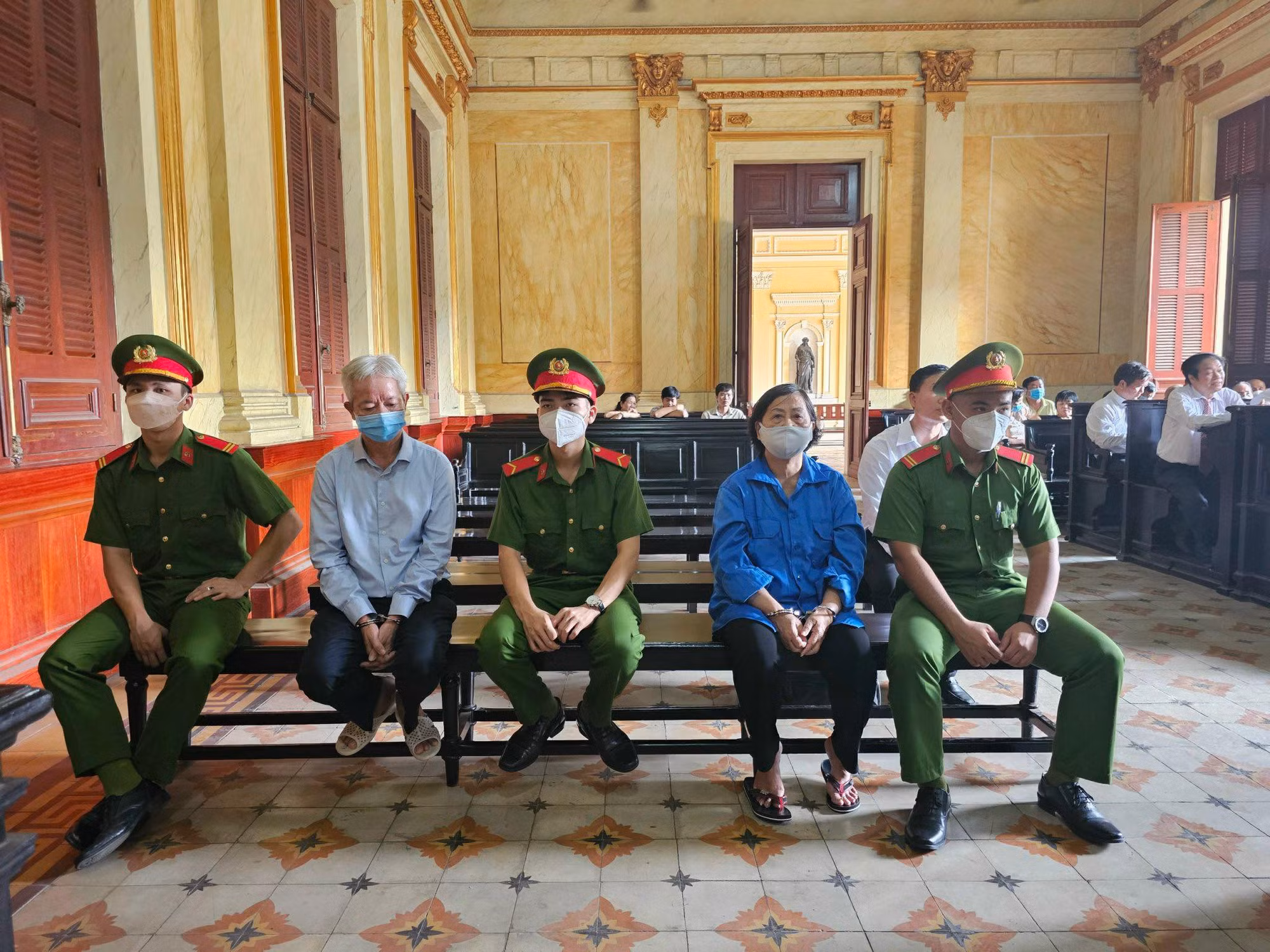 Lãnh án vì cho khách hàng “vay ké” hơn 28 tỷ đồng -0