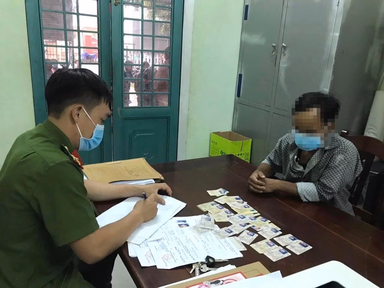 Phát hiện việc mua Giấy phép lái xe hạng A1 trên mạng xã hội -0