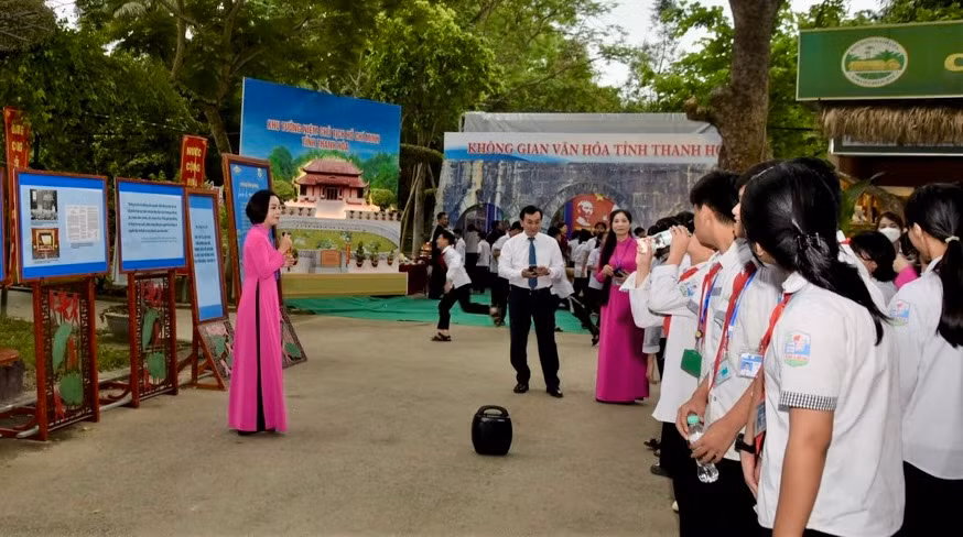 Triển lãm 'Những tấm gương bình dị mà cao quý' nhân Kỷ niệm 133 năm ngày sinh Chủ tịch Hồ Chí Minh -0