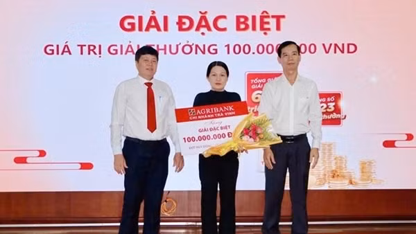 Agribank Chi nhánh Trà Vinh trao thưởng chương trình “Tiết kiệm trao tay – Mừng ngày Quốc khánh”