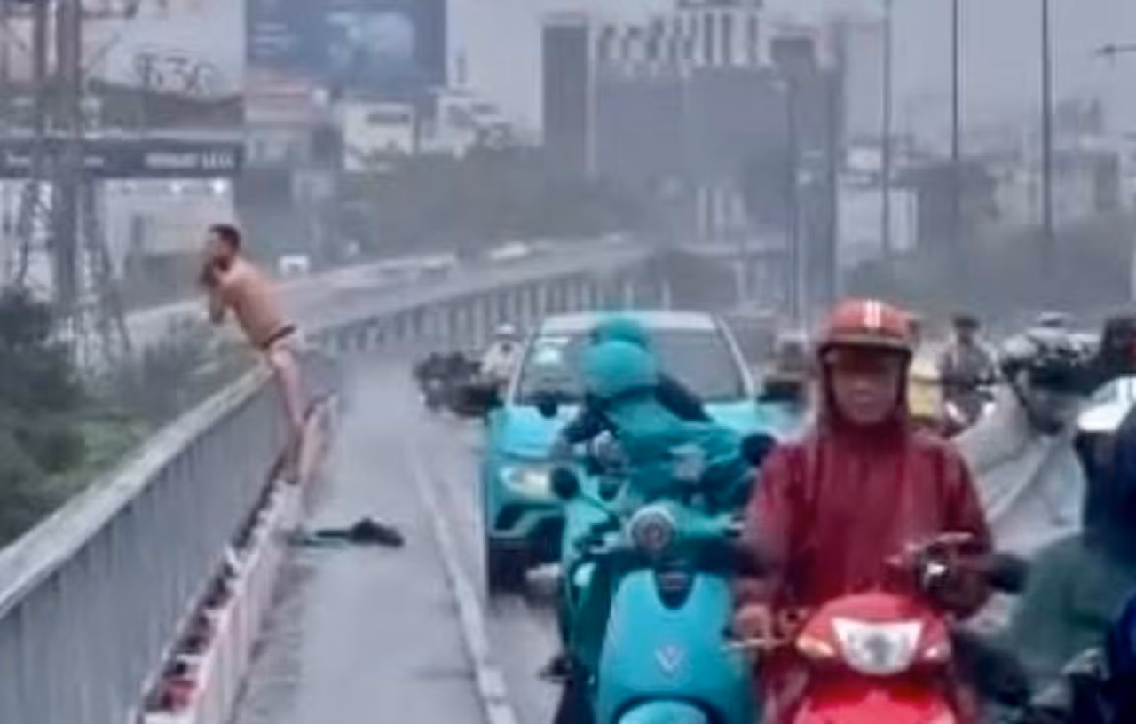 Tìm kiếm hai người nhảy cầu ở TP Hồ Chí Minh -5