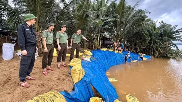 Đà Nẵng hỗ trợ khẩn cấp 210 tỷ đồng cho 72 xã, phường khắc phục hậu quả thiên tai