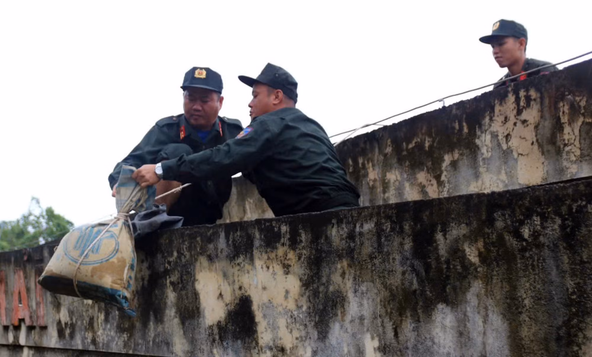 Khẩn cấp ứng phó bão số 13: Trước “giờ G” -0
