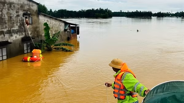 Đi trong lũ dữ