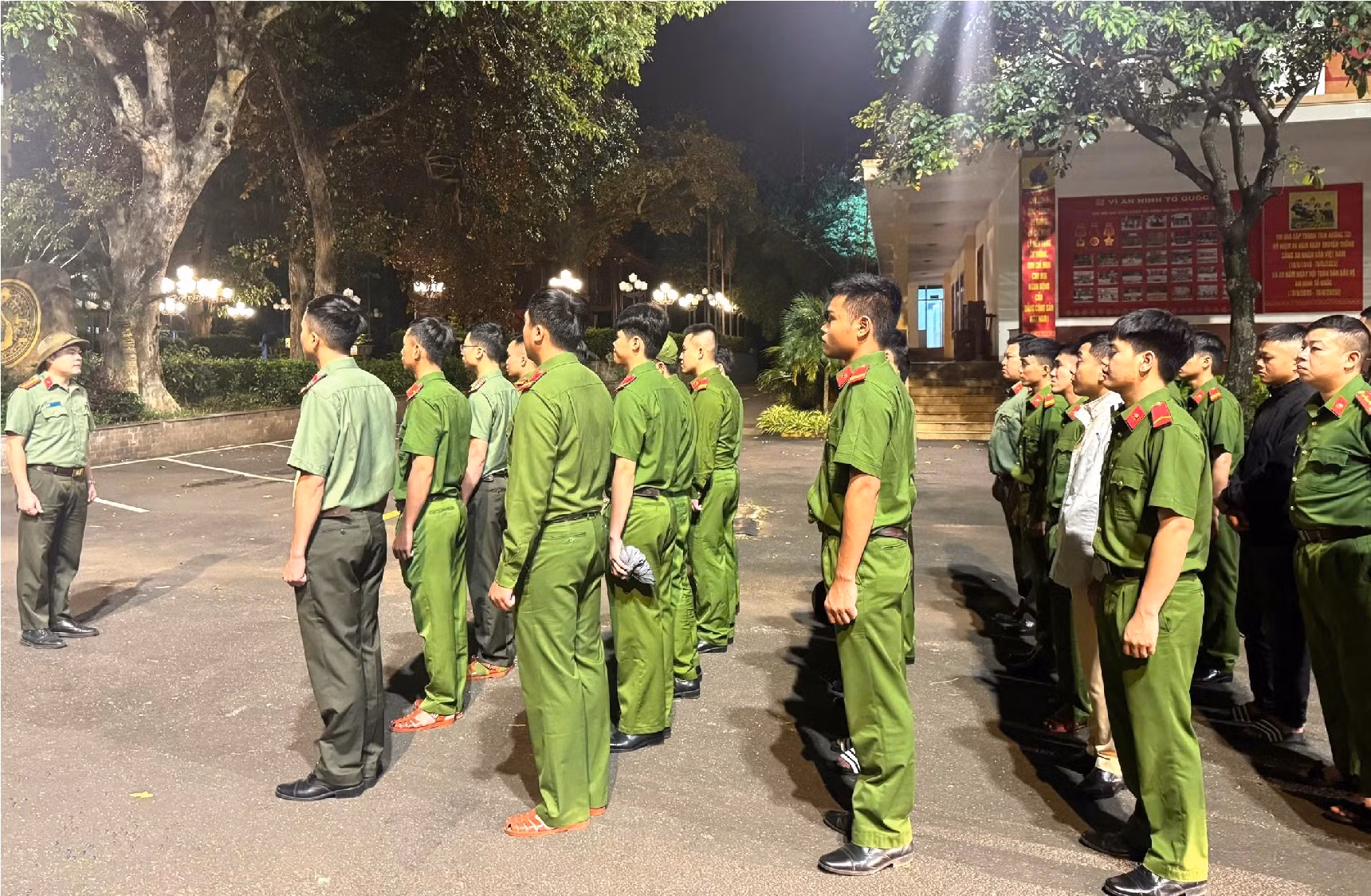 Tăng cường lực lượng Công an khắc phục hậu quả cơn bão số 13 -0