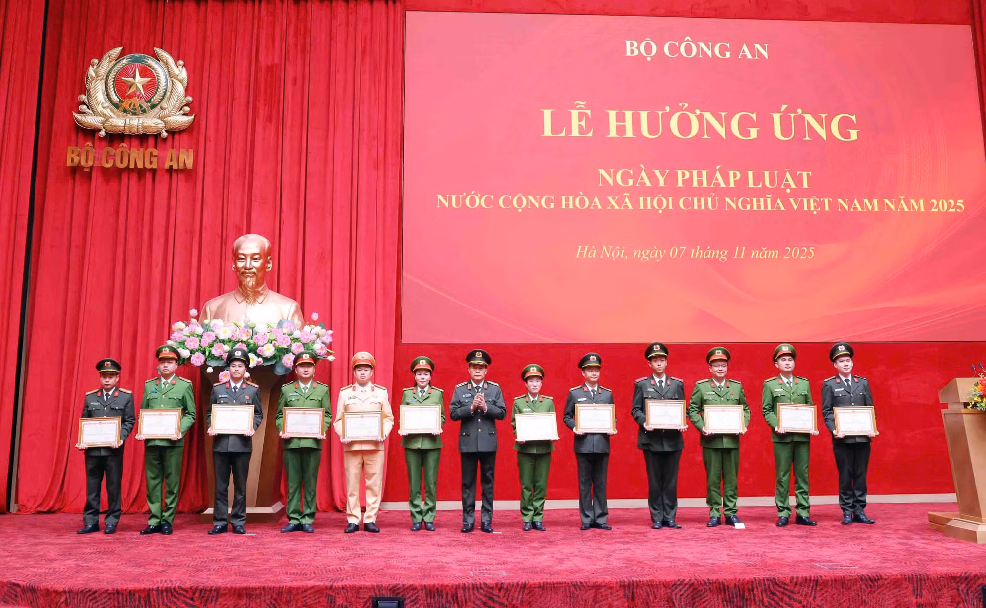 Bộ Công an tổ chức lễ hưởng ứng Ngày Pháp luật Việt Nam năm 2025 -0