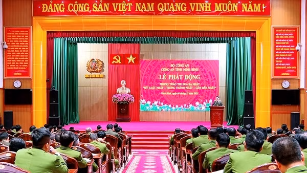Công an tỉnh Ninh Bình hưởng ứng phong trào thi đua “Ba nhất”