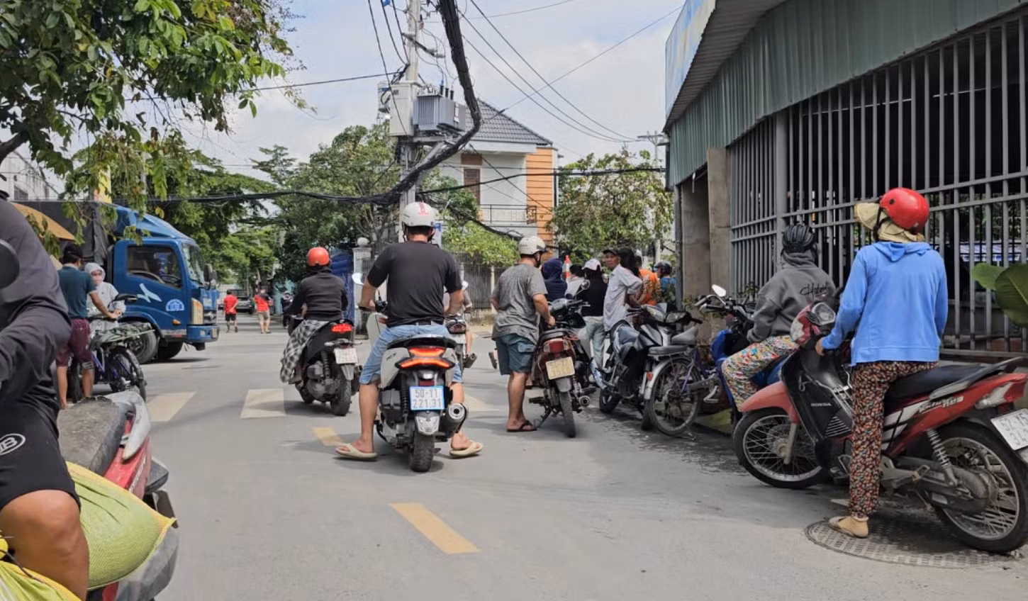 Phát hiện thi thể một cô gái đã phân hủy trong cốp ôtô đậu ven đường -0