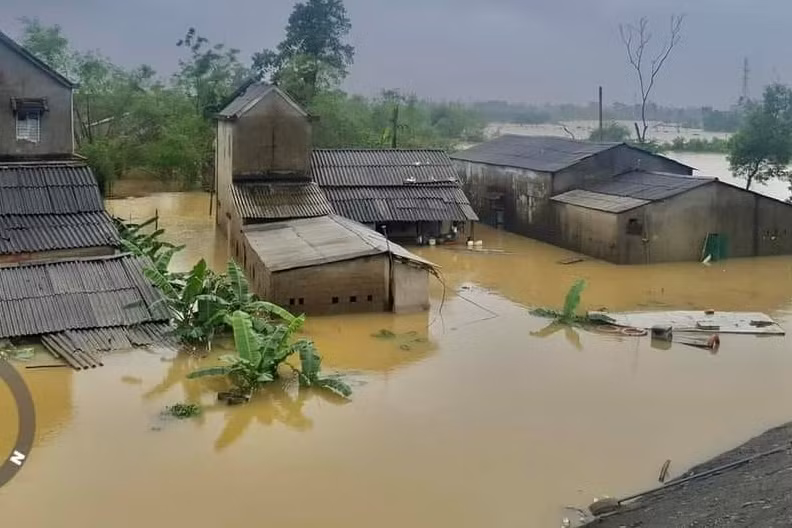 Lũ trái mùa nhấn chìm hàng nghìn héc ta lúa, hoa màu ở Thừa Thiên-Huế -1