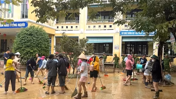Hàng trăm trường học ở Huế còn ngập lụt, khẩn trương khắc phục sạt lở đường Hồ Chí Minh