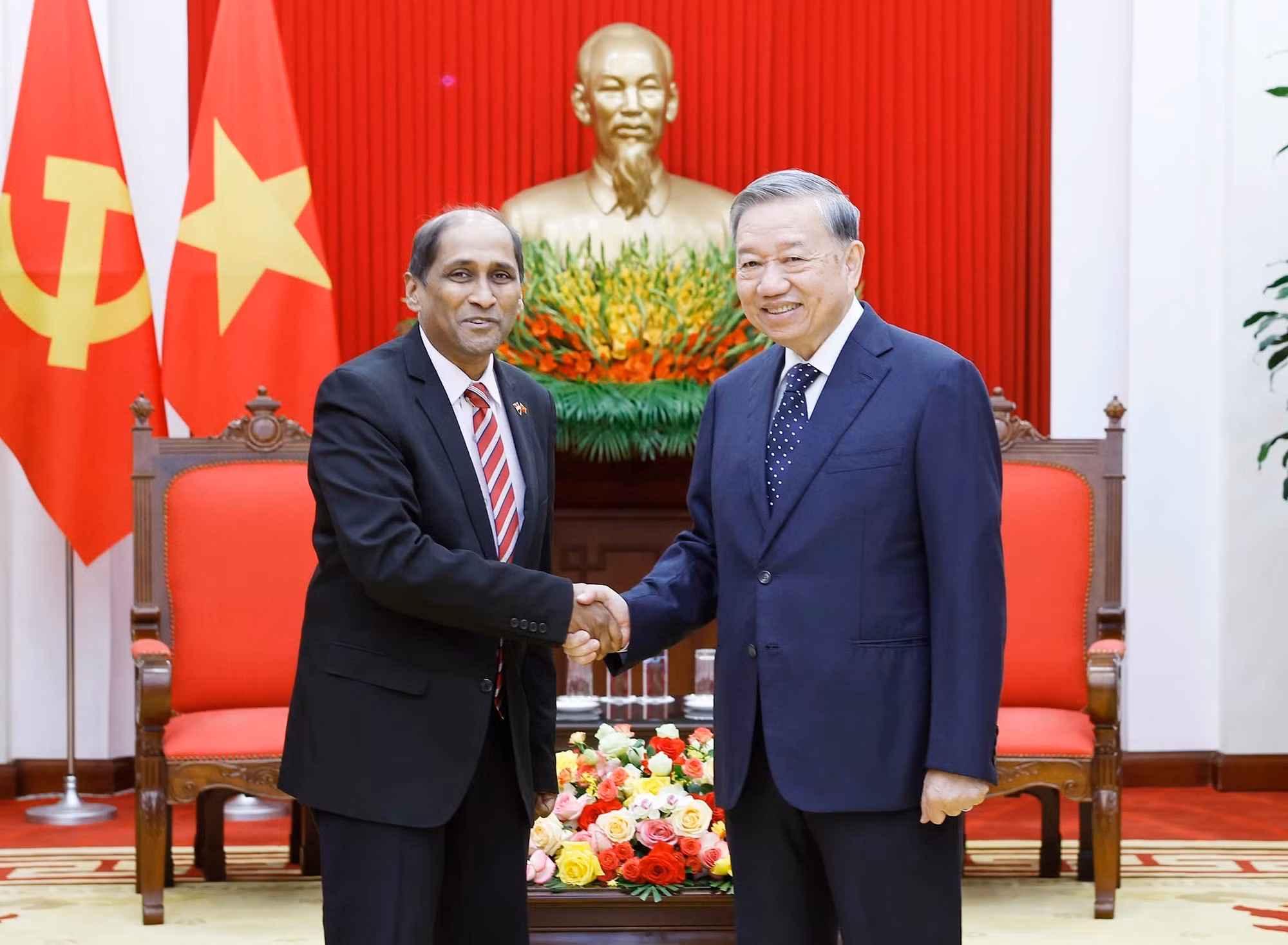 vna_potal_tong_bi_thu_to_lam_tiep_dai_su_singapore_8383772.jpg -0