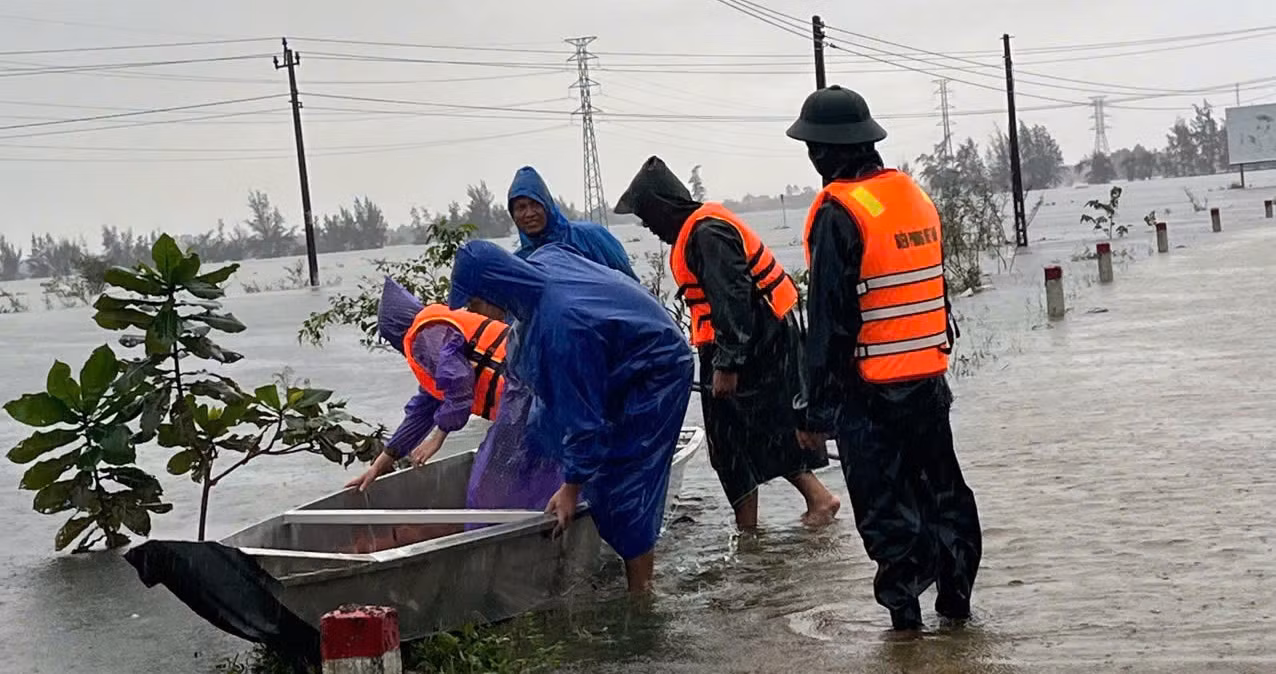 Mưa lũ gây ngập sâu nhiều khu vực ở Quảng Trị -0