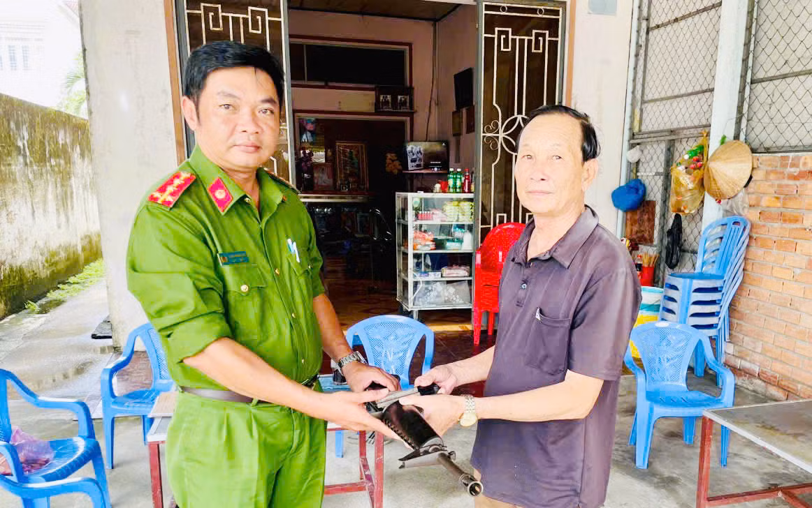 Phát huy tinh thần tự nguyện giao nộp vũ khí, công cụ hỗ trợ tại cơ sở -0