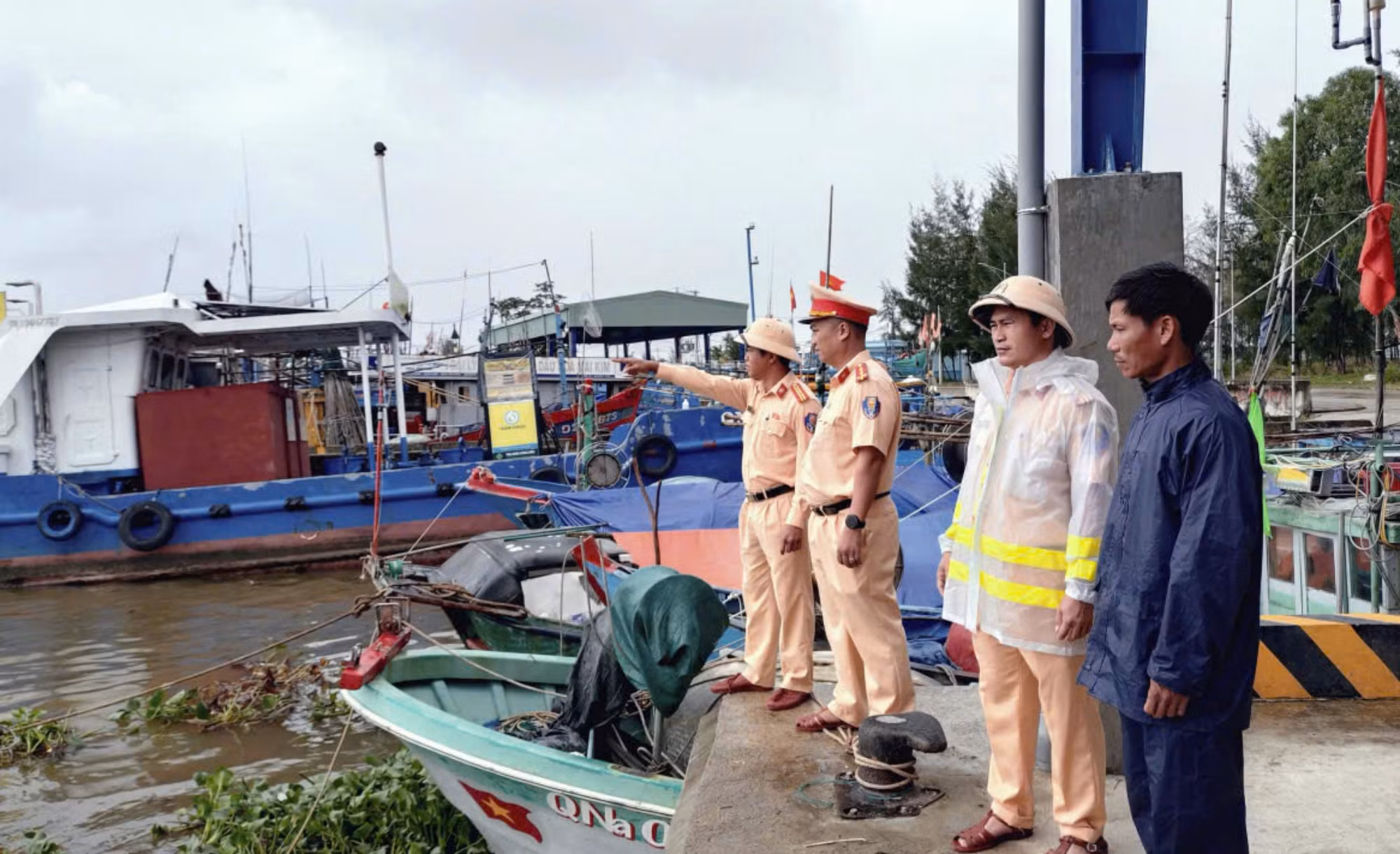 Khẩn cấp ứng phó bão số 13: Trước “giờ G” -0
