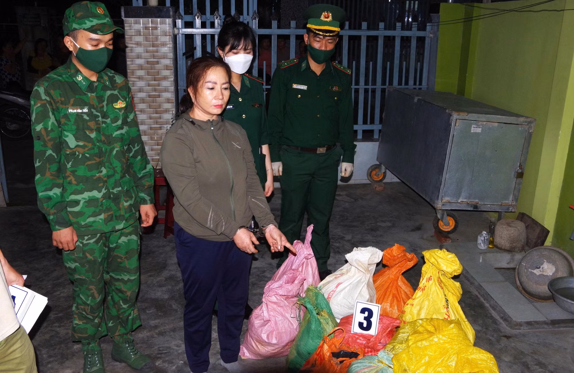  Đấu tranh triệt xóa đường dây mua bán hơn nửa tấn thuốc nổ -0
