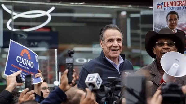 Tổng thống Trump doạ cắt ngân sách của New York nếu ông Cuomo thua cử
