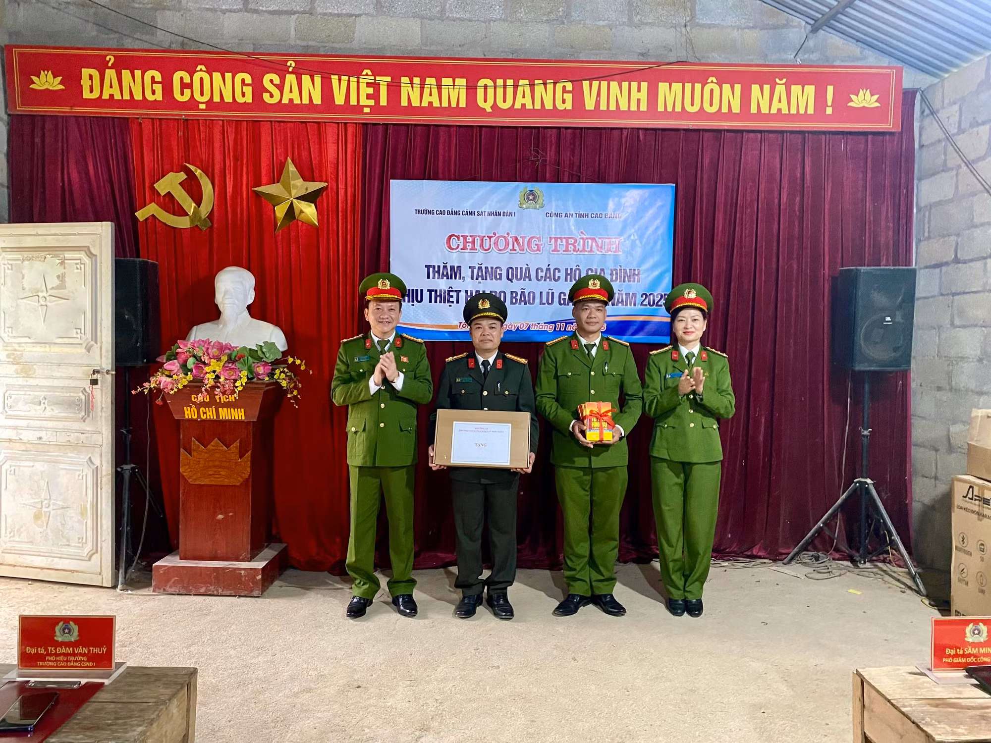Trường Cao đẳng Cảnh sát nhân dân I trao quà cho bà con vùng lũ Cao Bằng -0