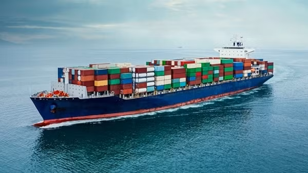 Vận tải biển “ngược sóng” chuyển đổi xanh
