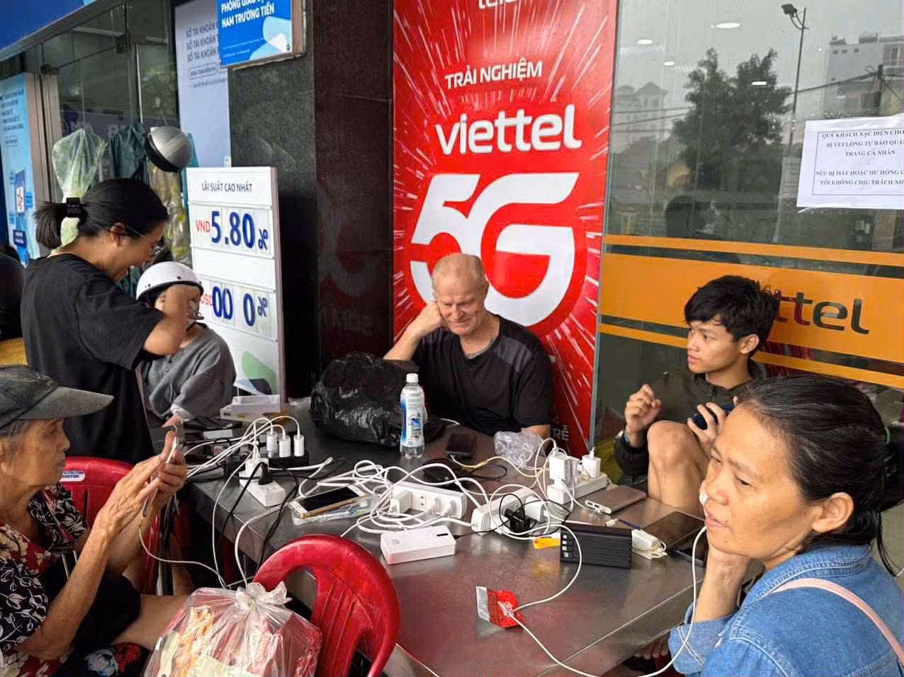 Viettel kích hoạt toàn mạng lưới ứng phó bão số 13, bảo đảm thông tin thông suốt -0