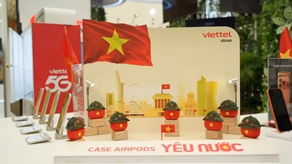 Đến Hội chợ Mùa Thu, khách tham quan được trải nghiệm công nghệ mới mẻ tại gian hàng Viettel
