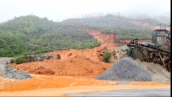Hiện trường vụ sạt lở núi nghiêm trọng, vùi lấp nhiều trang trại tại Hà Tĩnh