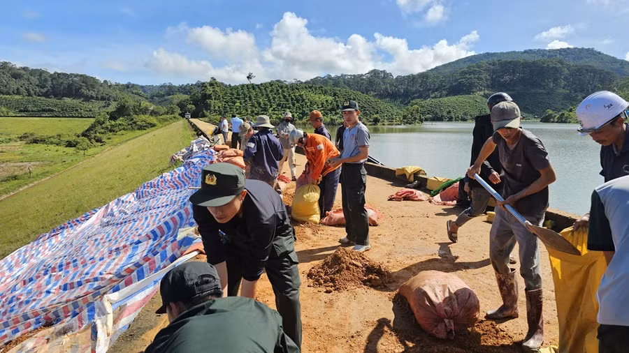 Kích hoạt phương án cấp bách tại sự cố ở hồ chứa 1,7 triệu m3 nước -0