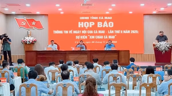 Họp báo thông tin về Ngày hội cua và sự kiện “Xin chào Cà Mau”