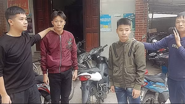 Hai cướp "nhí" dùng đinh ba chặn xe trên cao tốc bị "tóm"