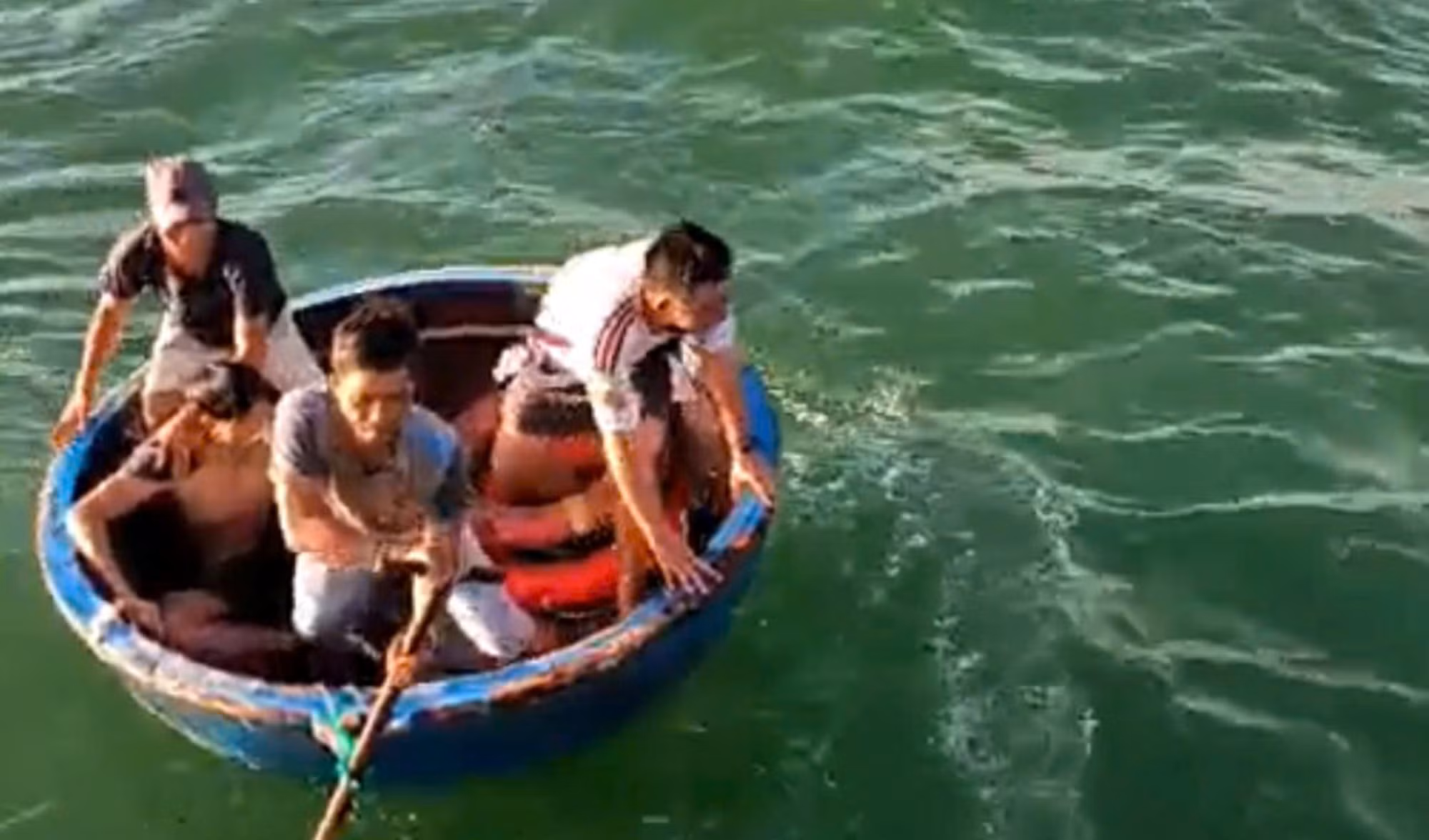 Cứu thêm 1 người dân Lý Sơn mất tích trên biển -0