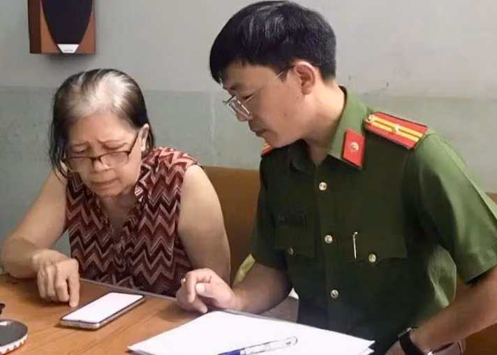 Trong quá trình rà soát, Công an cơ sở sẽ hướng dẫn tận tình cho người dân để có thông tin sạch về phương tiện.